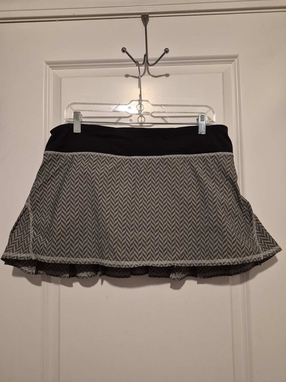 lululemon athletica Black Waistband Gray Chevron Tennis Skort